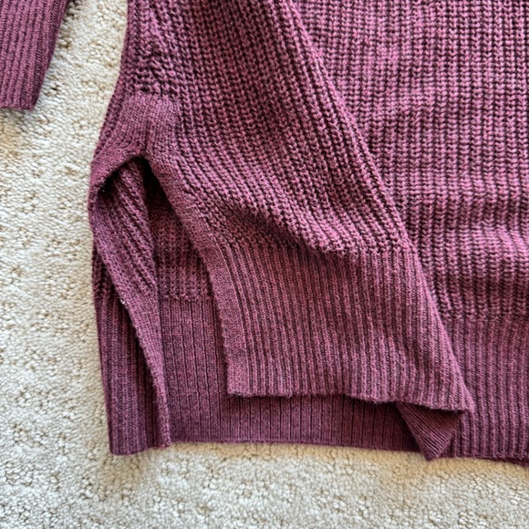 1x Old Navy long v neck maroon sweater - Picture 4 of 4